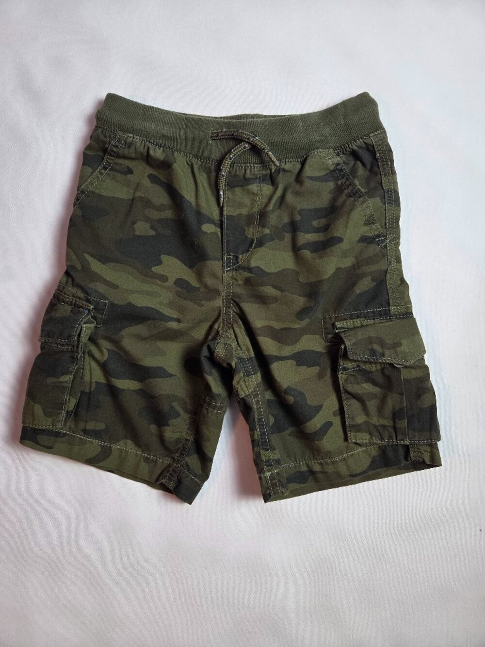 Gap Kids Army Green Camo Cargo Shorts (size 5)
